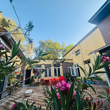 Sweet Home Hostel بيشكيك المظهر الخارجي الصورة